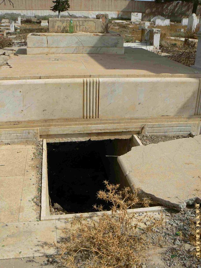 RELIZANE 2009 le cimetiere  (25).jpg